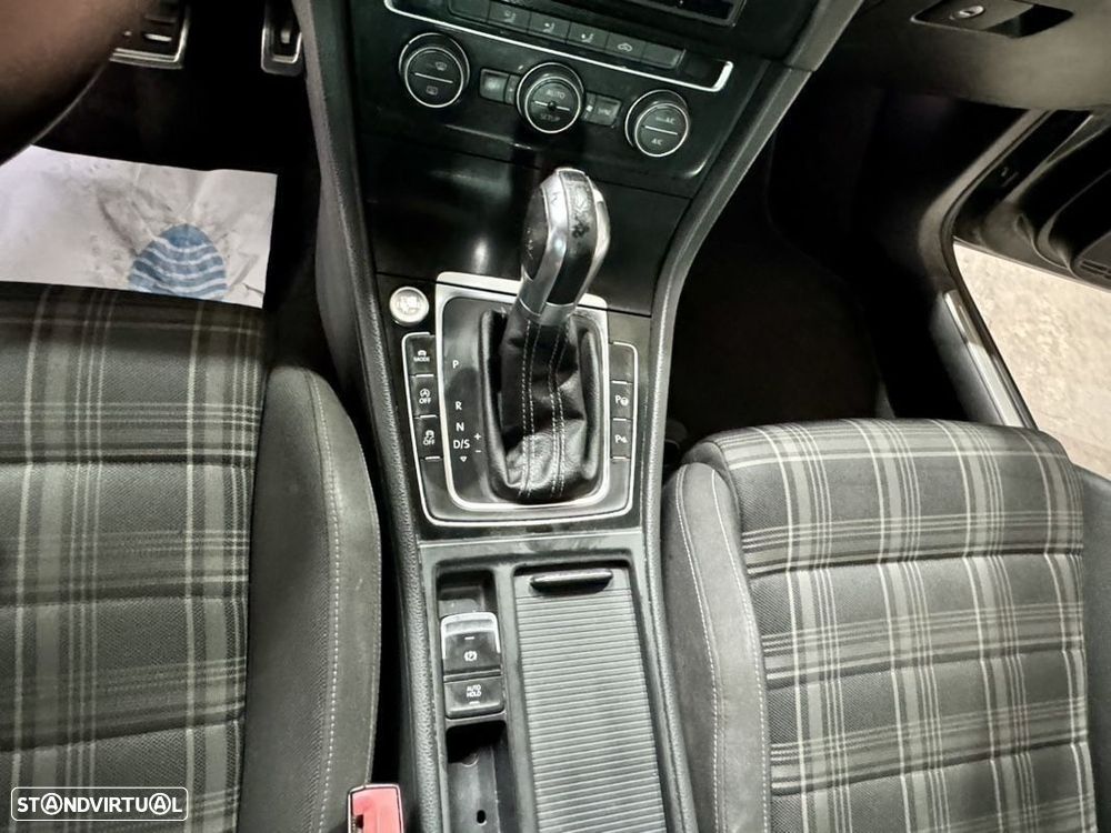 VW Golf 2.0 TDI GTD DSG - 52
