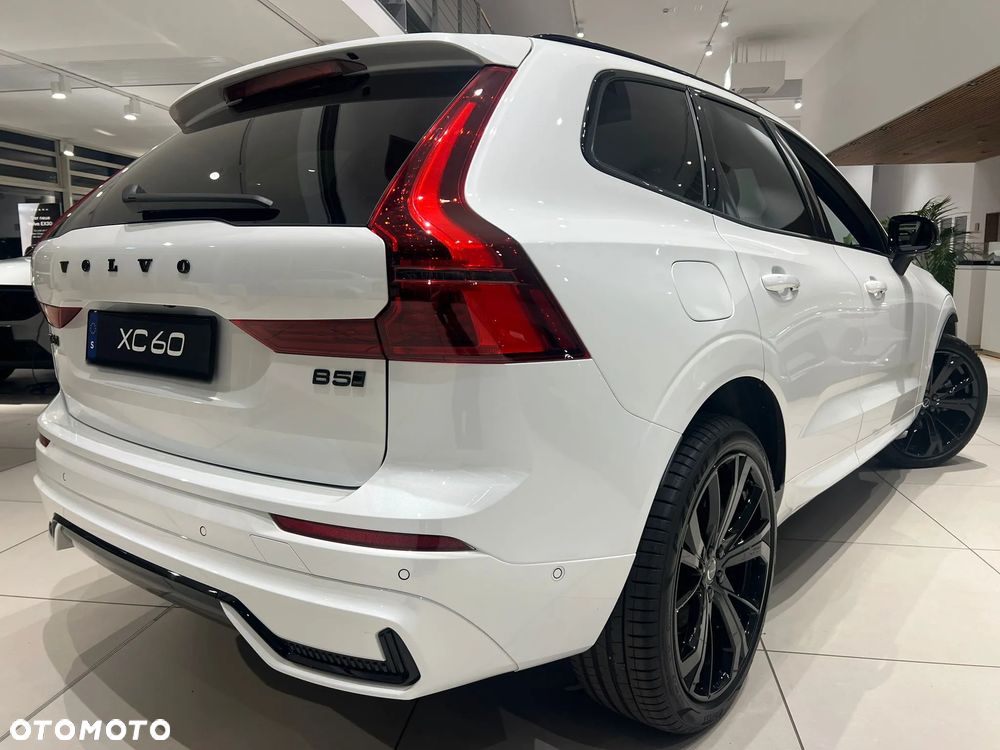 Volvo XC 60 B5 B AWD Ultimate Bright - 11