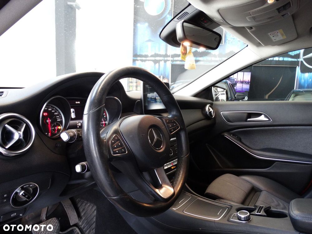 Mercedes-Benz GLA - 10