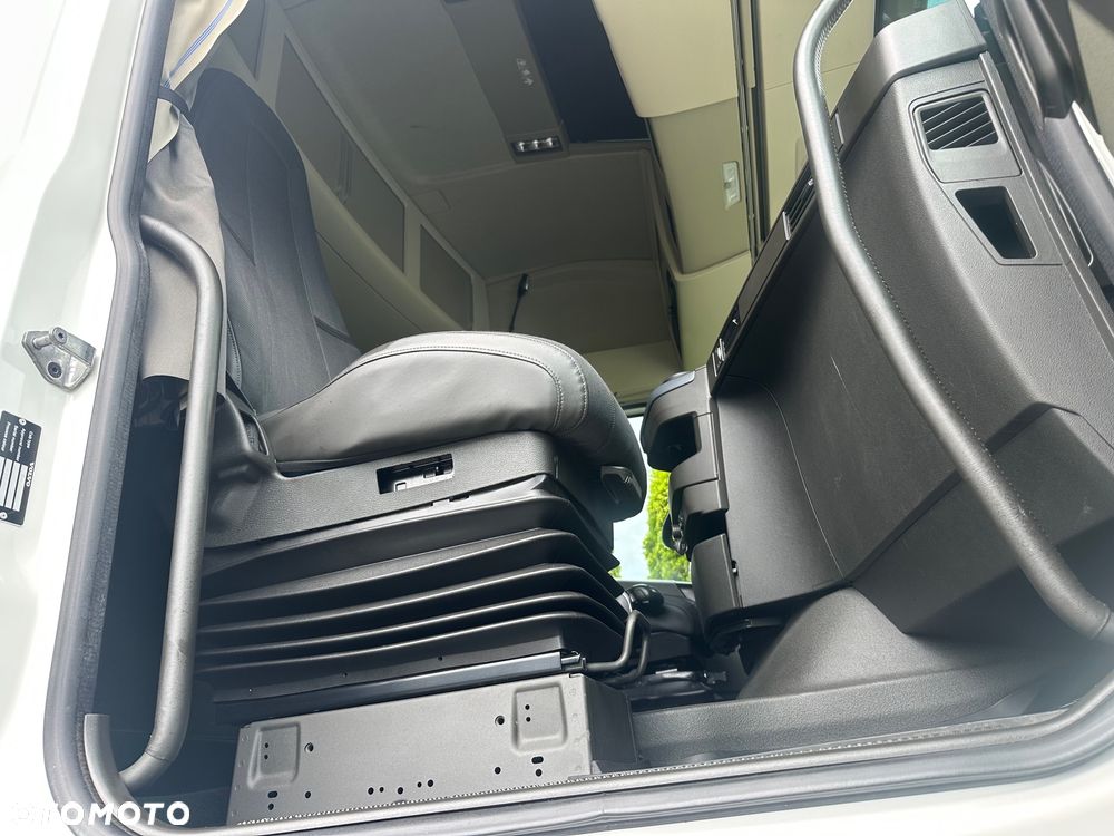 Volvo / FH460 / 6X2 / HAKOWIEC / MEILLER -KIPPER / Oś-SKRĘTNA-PODNOSZONA / - 31
