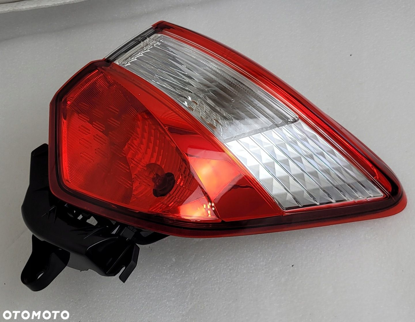 LAMPA PRAWA TYŁ TYLNA ZWYKŁA TOYOTA YARIS III LIFT 2017- KOITO - 2
