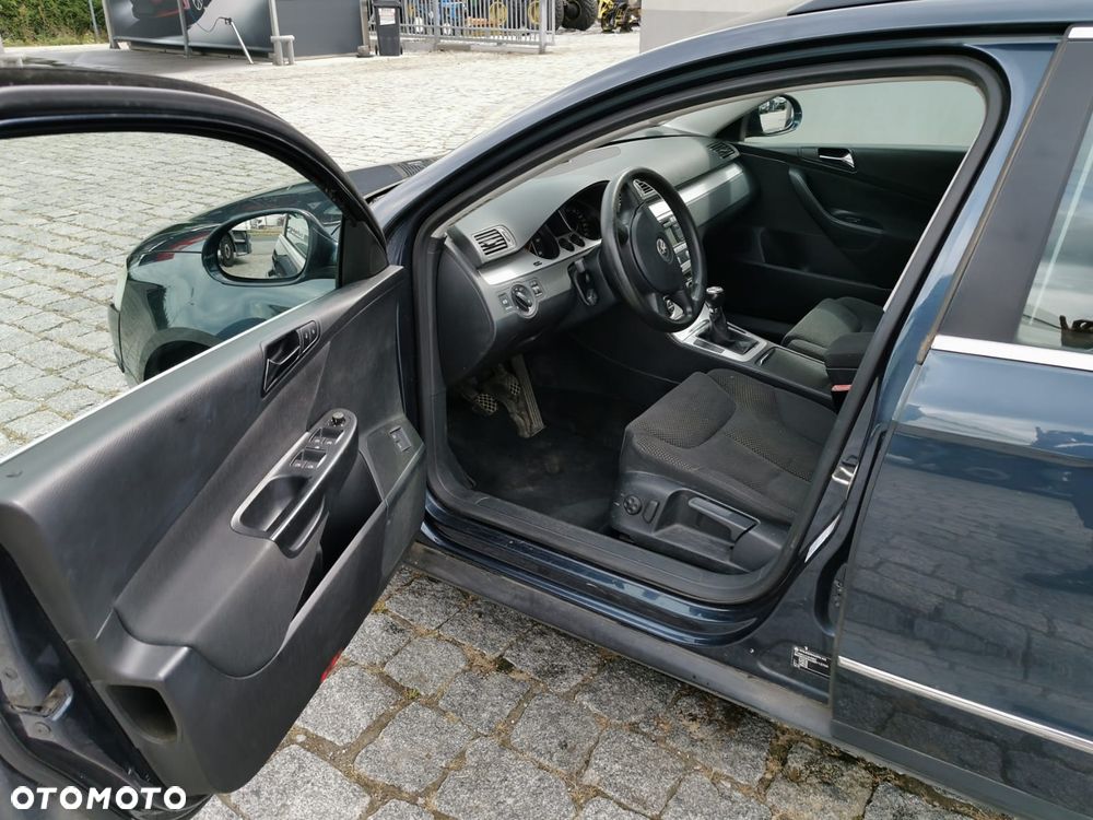 Volkswagen Passat - 12