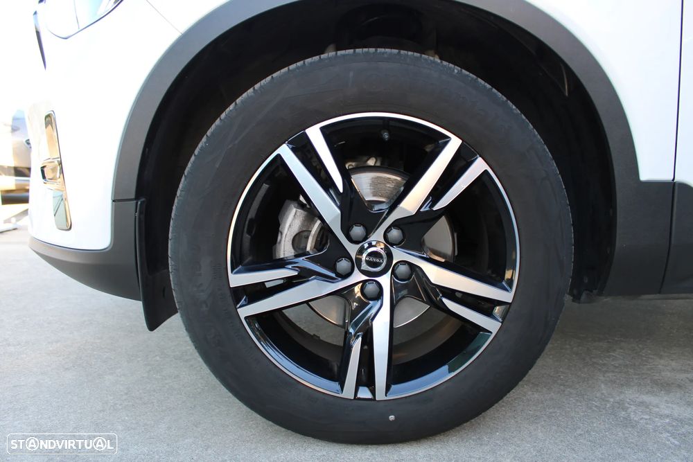 Volvo XC 40 1.5 T2 Plus Dark Auto - 4
