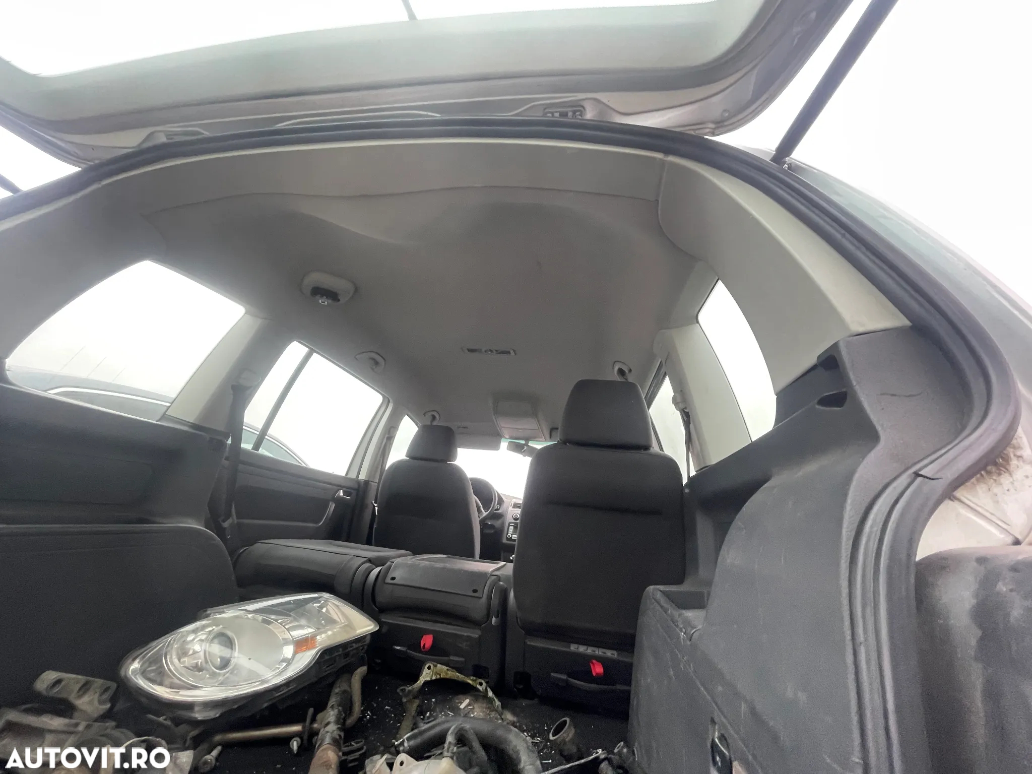 Dezmembram VW Touran 1,9 BLS - 14