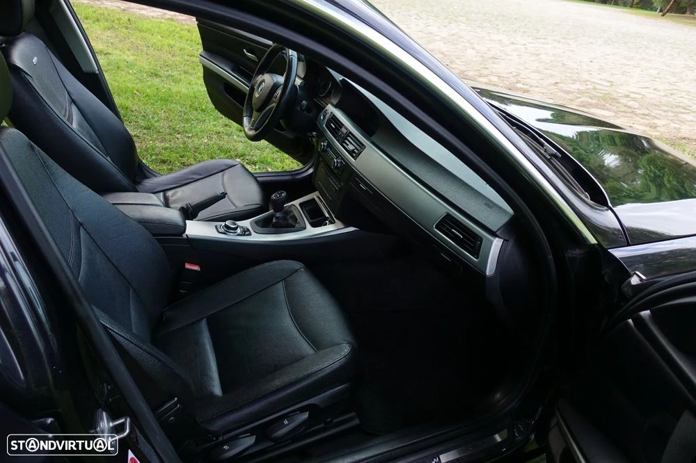 BMW 320 d Sport - 28