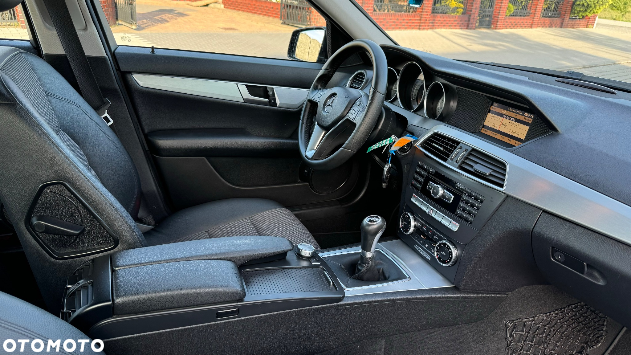 Mercedes-Benz Klasa C 180 CGI BlueEff Avantgarde - 25