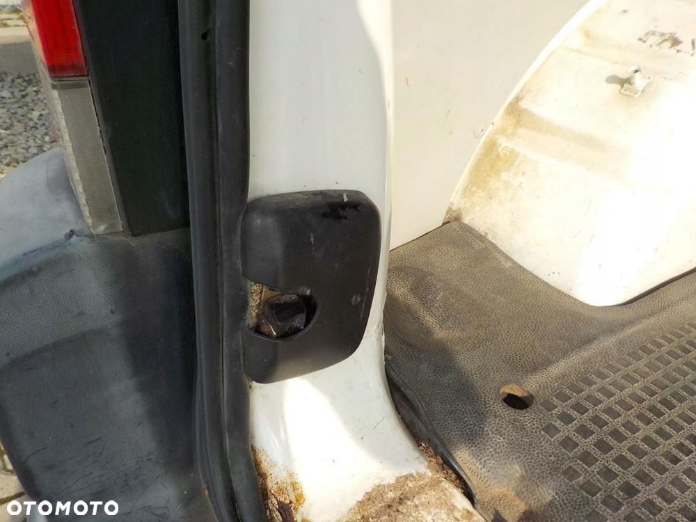 VW T4 PLASTIK ZAŚLEPKA ZAMKA KLAPY - 2