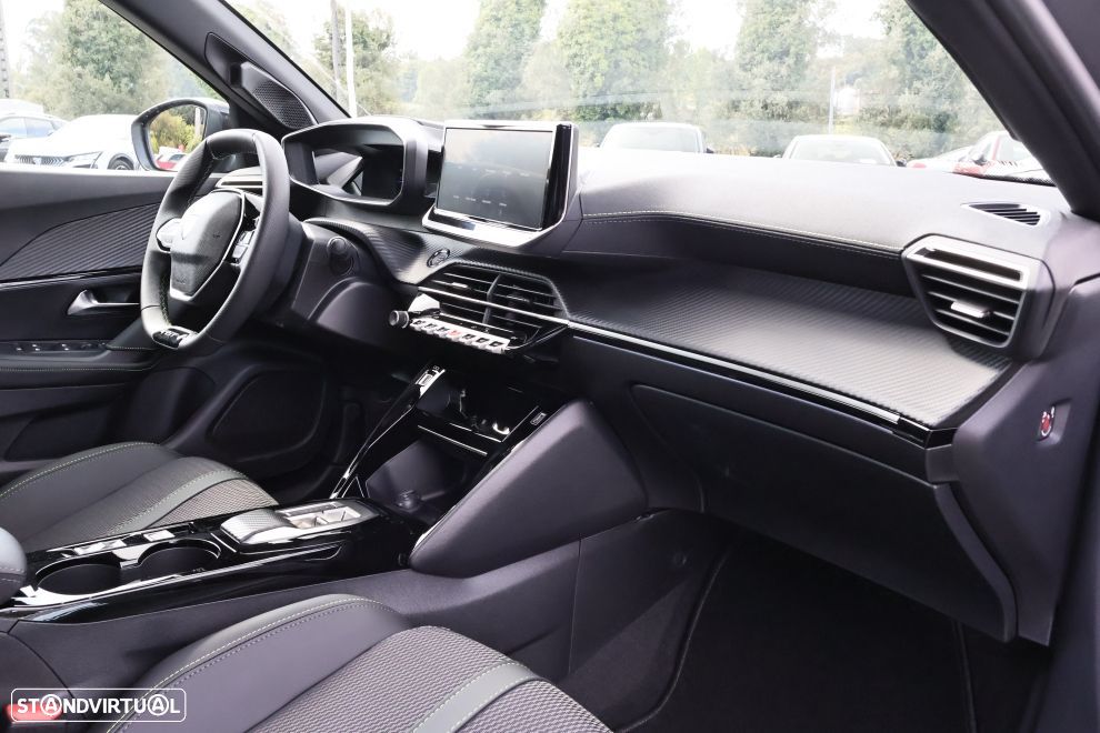 Peugeot e-2008 54 kWh GT - 17