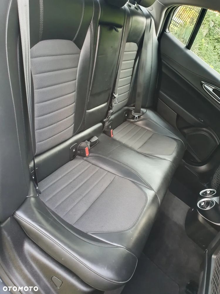 Alfa Romeo Giulia 2.2 AT8 Super - 24