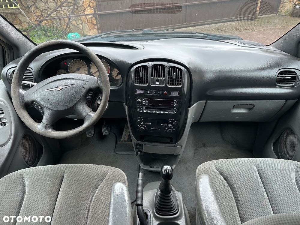 Chrysler Voyager SE 2.5L TD - 8