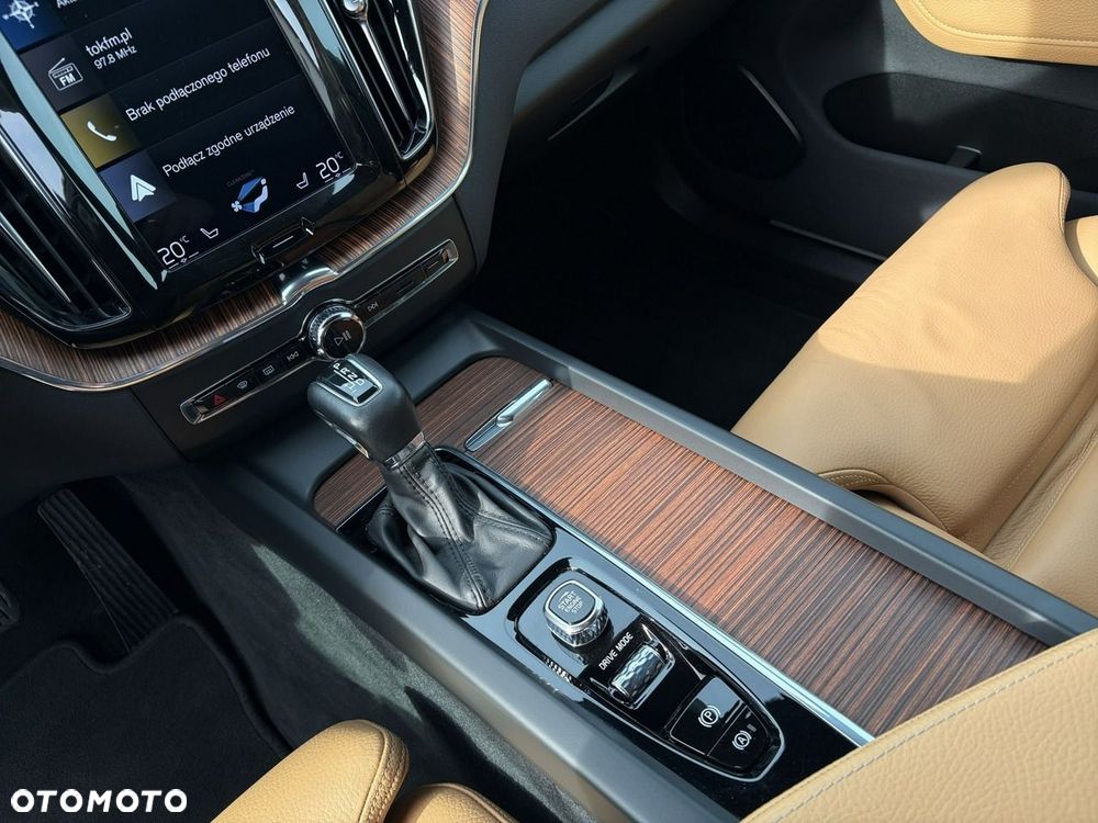 Volvo XC 60 T4 Momentum Pro - 24