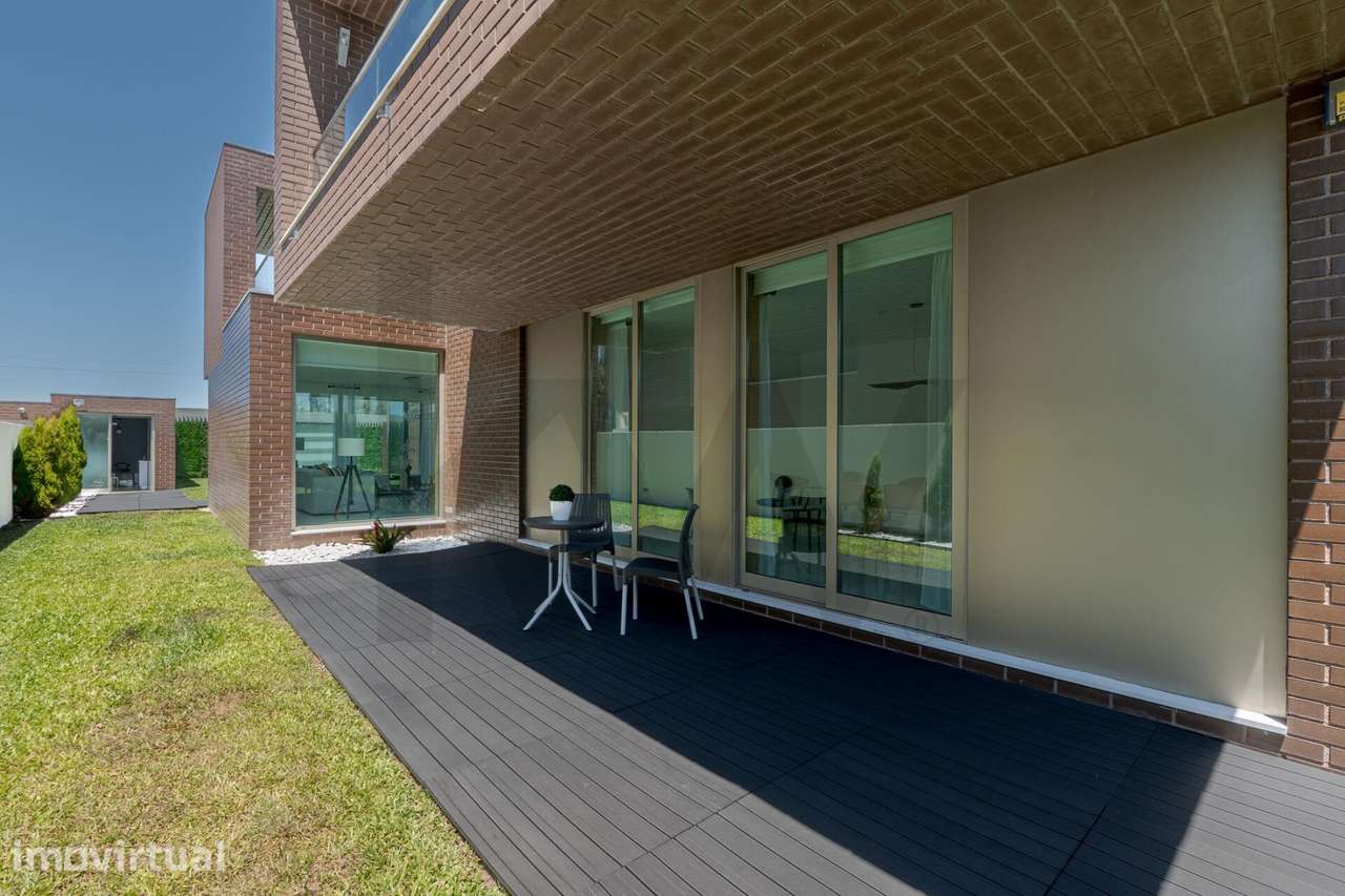 Moradia de Prestígio 4 frentes com grande jardim e salão de eventos em - Grande imagem: 3/60