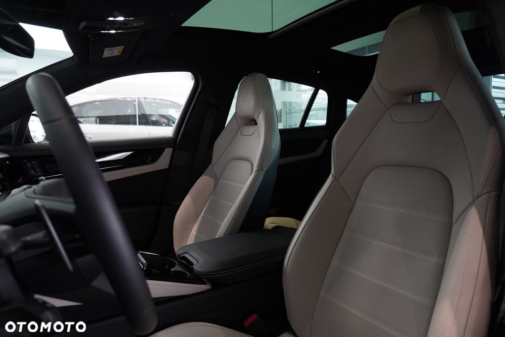 Porsche Panamera 4 - 25