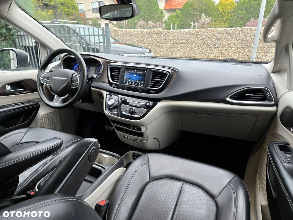 Chrysler Pacifica - 8