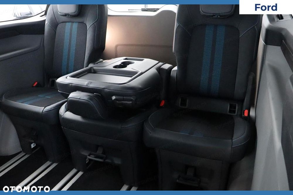 Ford Tourneo Custom - 13