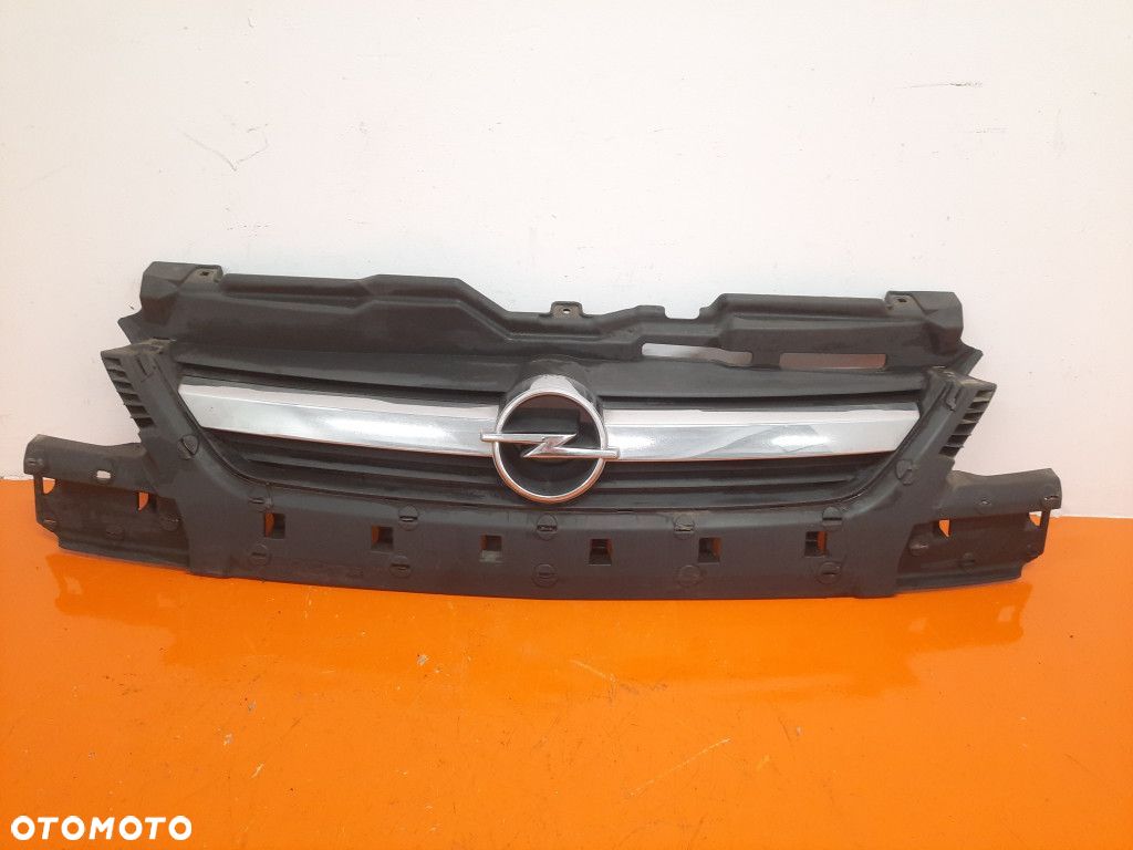 OPEL CORSA-C ATRAPA / GRILL 13120824 Z20U - 1
