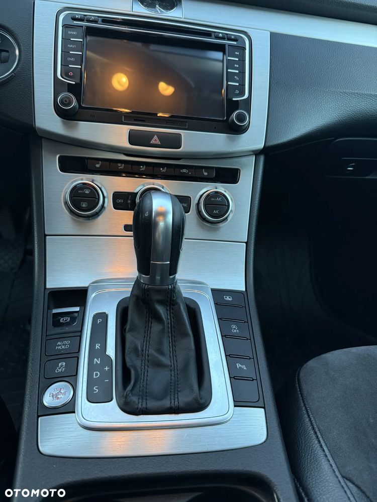 Volkswagen Passat 2.0 TDI Highline R-Style DSG - 9