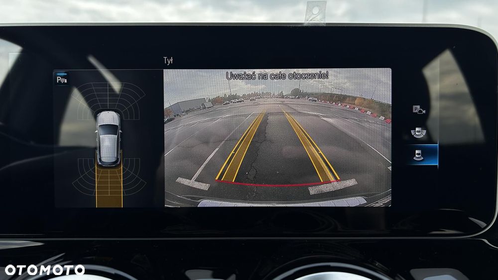 Mercedes-Benz GLA - 16