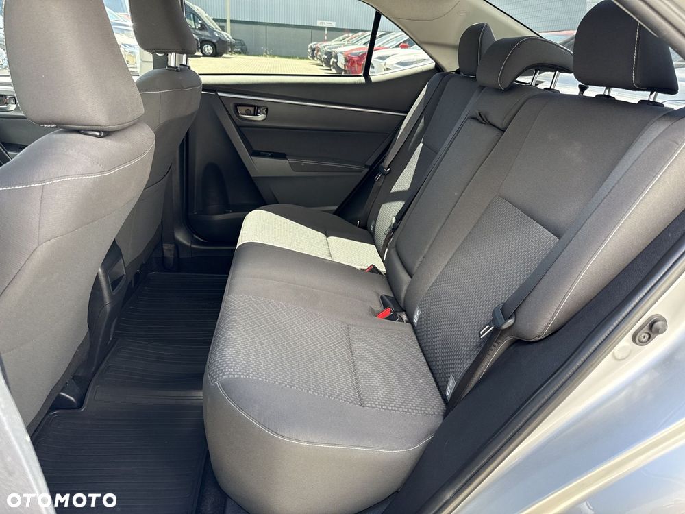 Toyota Corolla - 12
