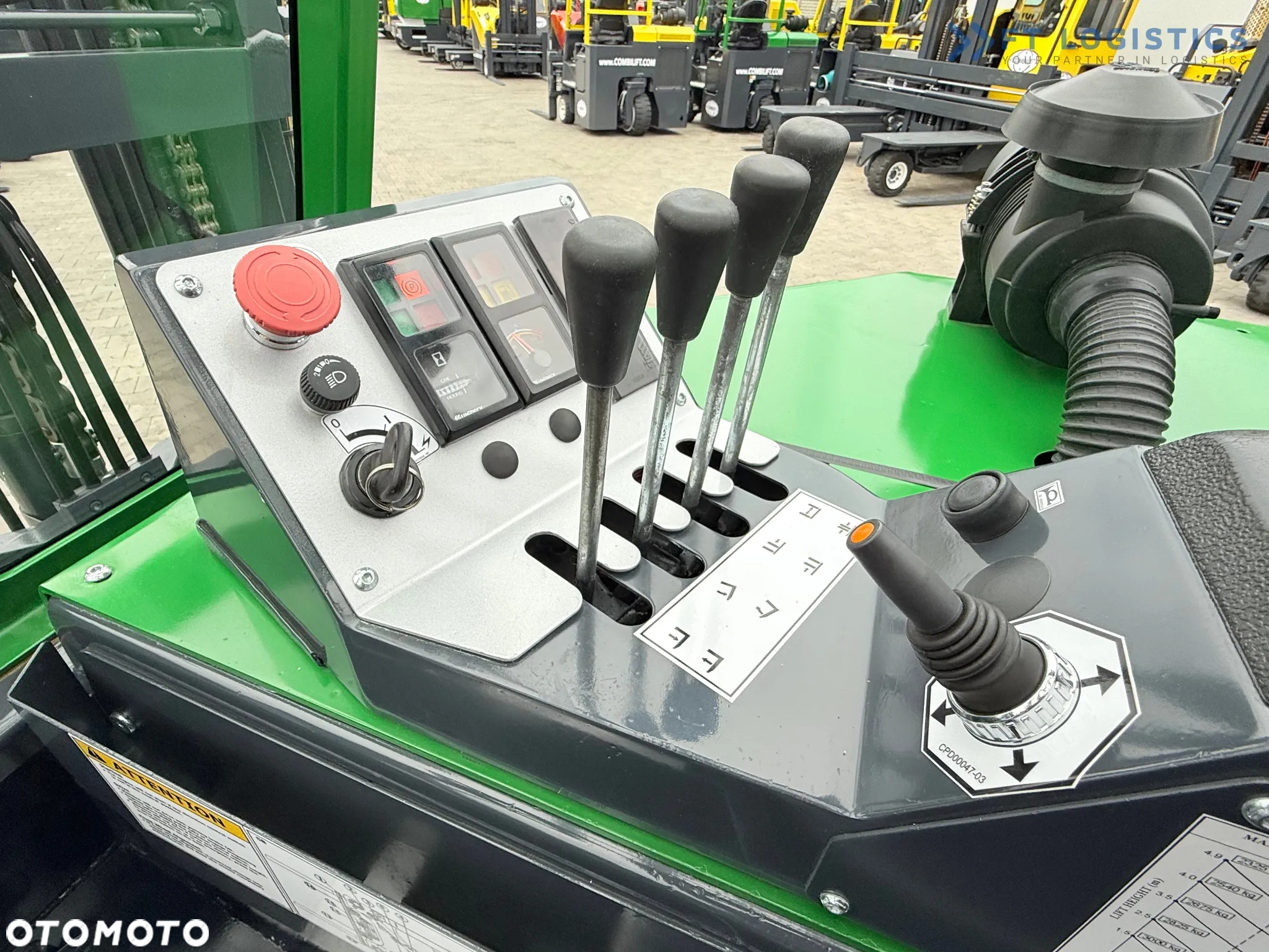 Combilift CB3000 / DIESEL / TRIPLEX 4900MM / WOLNY SKOK / PRZESUW WIDEŁ / POZYCJONER / WIDŁY 1500MM / JAK NOWY - 19