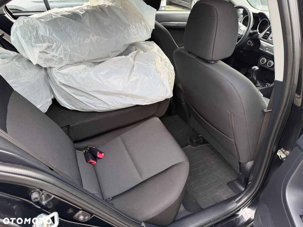 Mitsubishi Lancer 1.8 Intense - 26