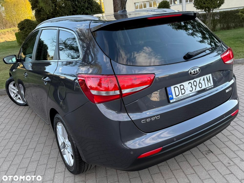 Kia Ceed 1.6 GDI Dream Team Edition - 24