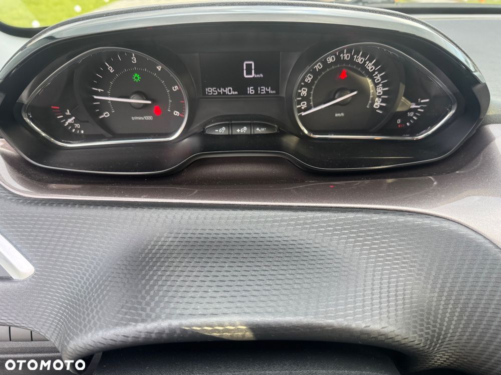 Peugeot 2008 e-HDi FAP 92 STOP & START Active - 11