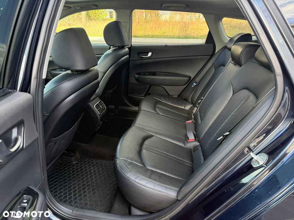 Kia Optima Plug-in Hybrid - 12