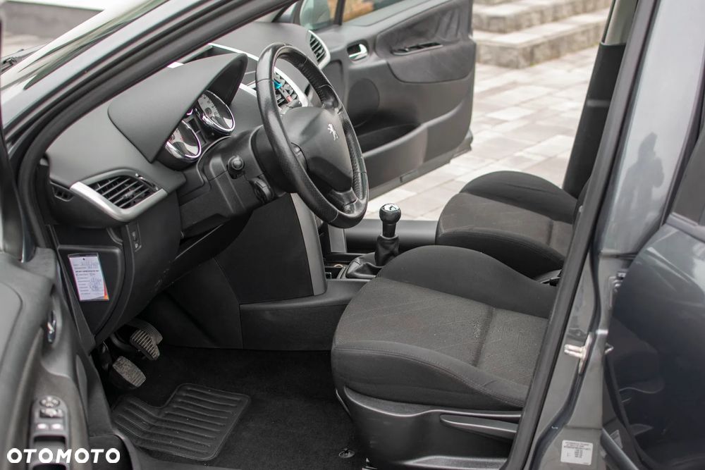 Peugeot 207 - 37