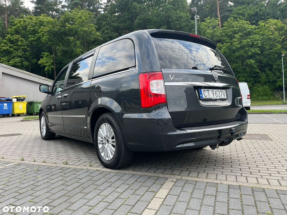 Lancia Voyager - 4