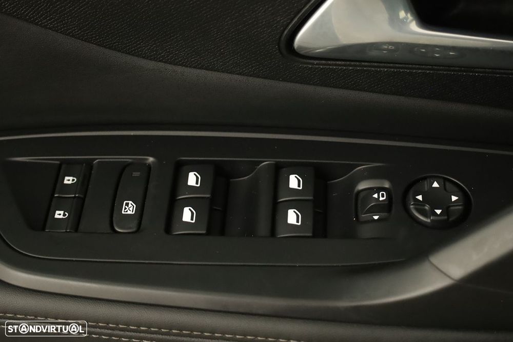 Peugeot 408 1.6 Hybrid Allure e-EAT8 - 20