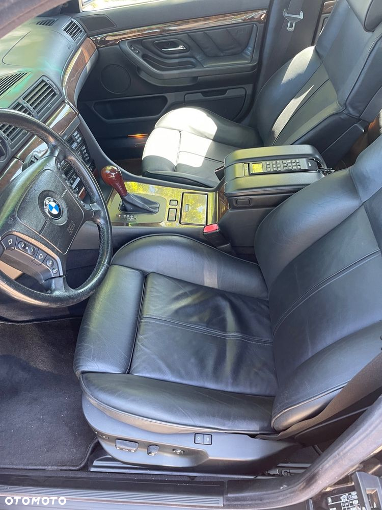 BMW Seria 7 740i - 24