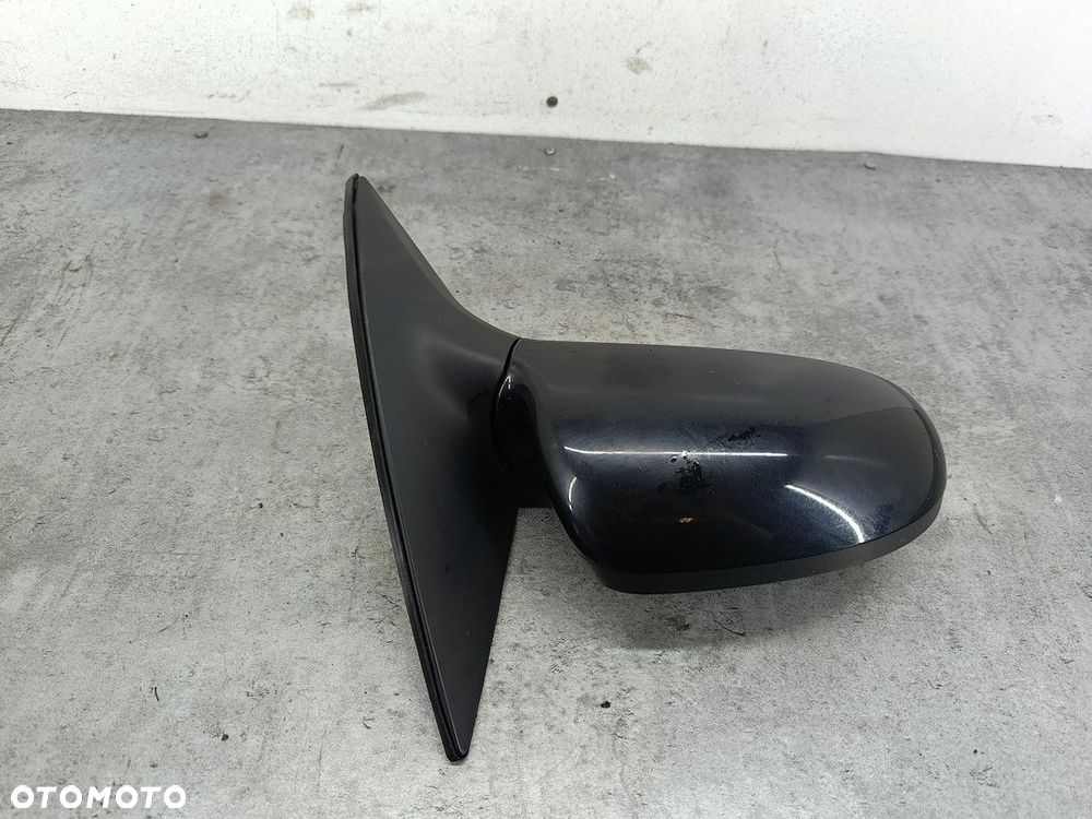 LUSTERKO PRAWE HYUNDAI I30 I CW FL 87620-2R400 9F - 7