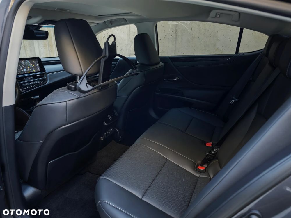 Lexus ES 300h Business Edition - 8