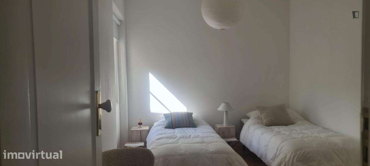 Quarto - localizado em Setubal - Grande imagem: 2/12