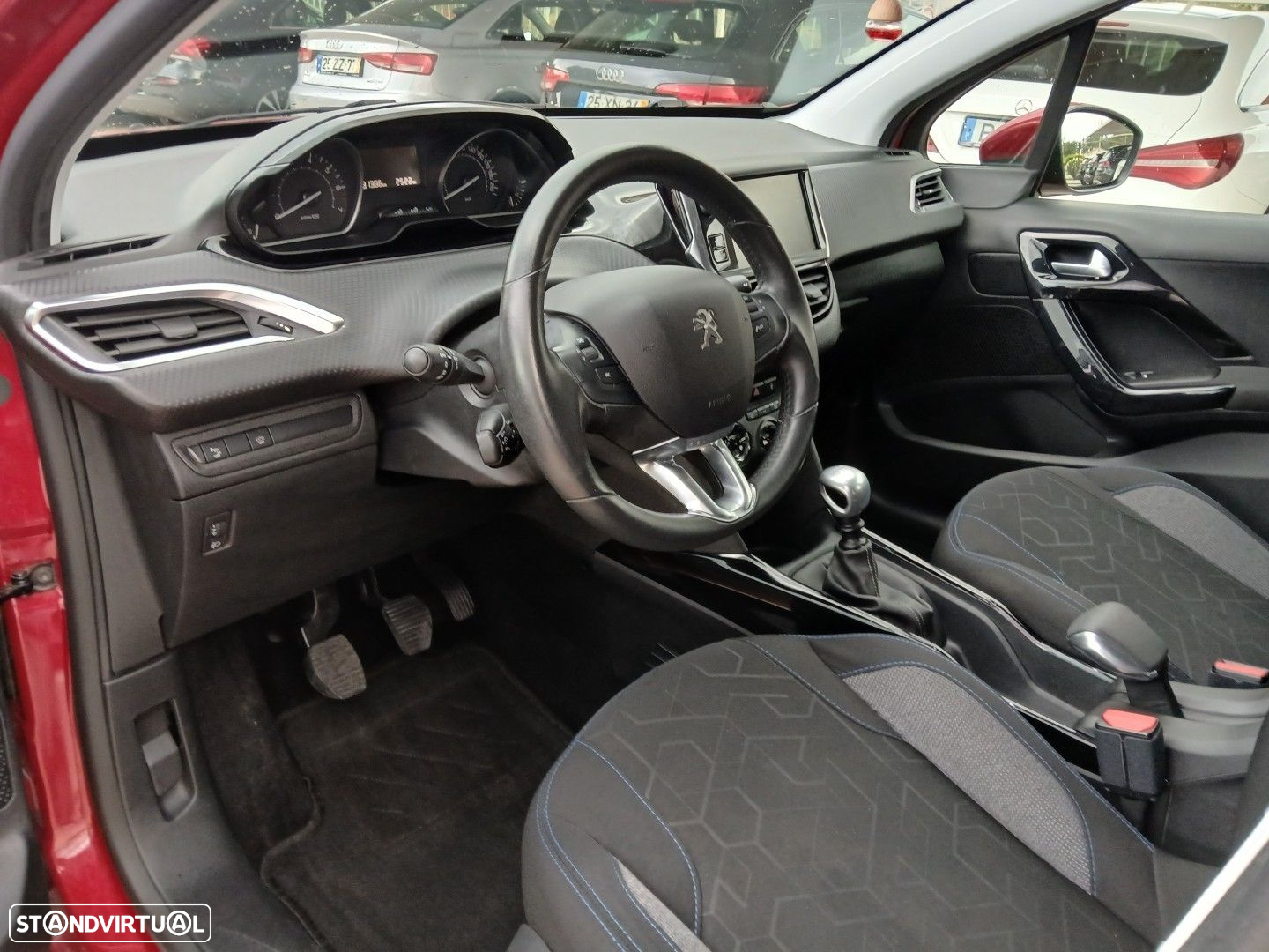 Peugeot 2008 1.2 PureTech Signature - 16