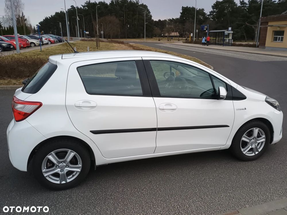 Toyota Yaris Hybrid 100 Sol - 8