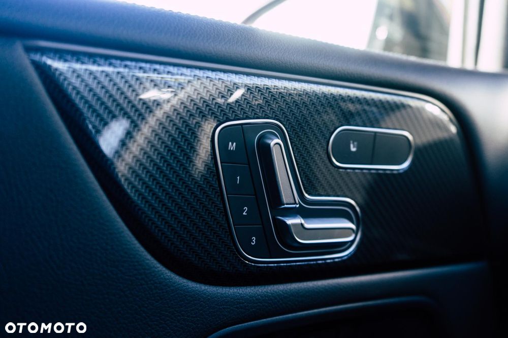 Mercedes-Benz GLB 250 4Matic 8G-DCT Progressive - 24