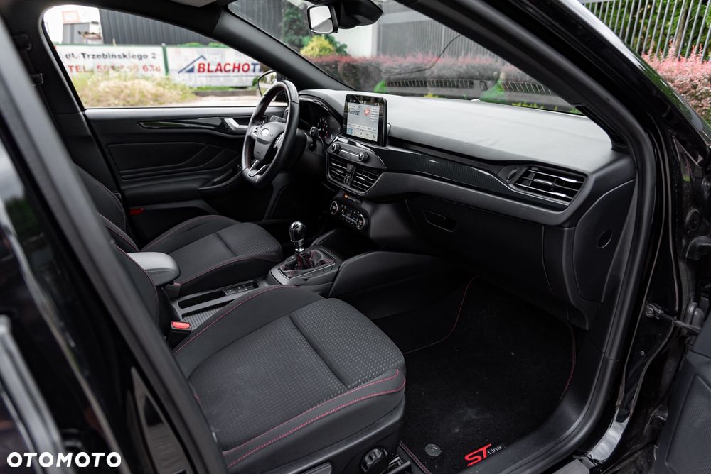 Ford Focus 1.0 EcoBoost Start-Stopp-System ST-LINE - 24
