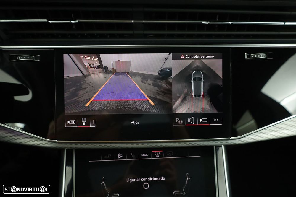 Audi Q8 55 TFSIe quattro Tiptronic - 13