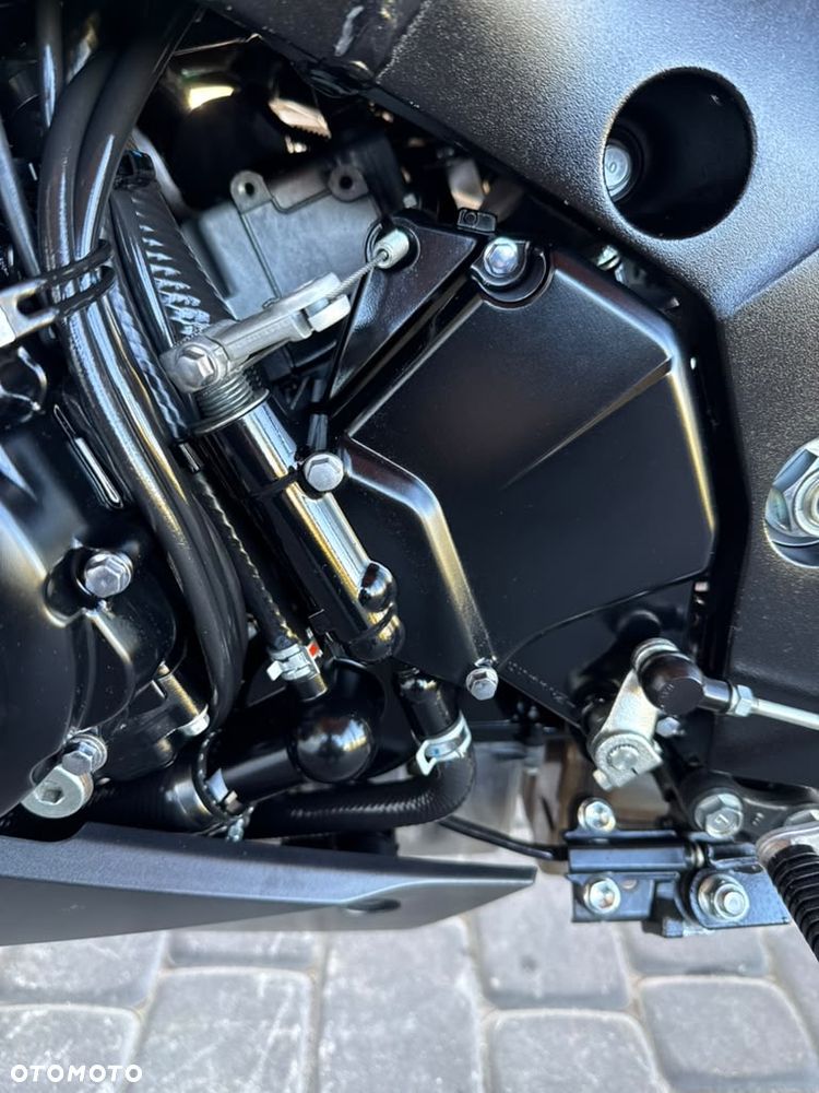 Suzuki GSX - 36