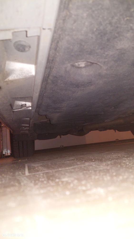 Toyota Avensis 1.8 Premium - 21