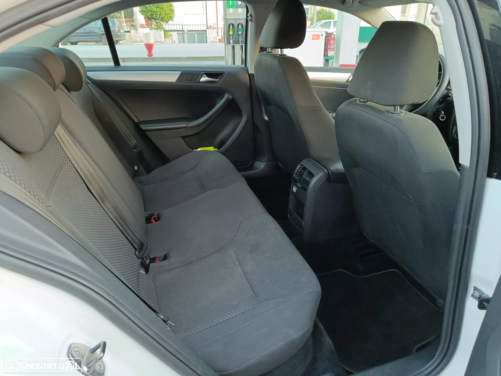 VW Jetta 1.6 TDi Confortline BM - 8