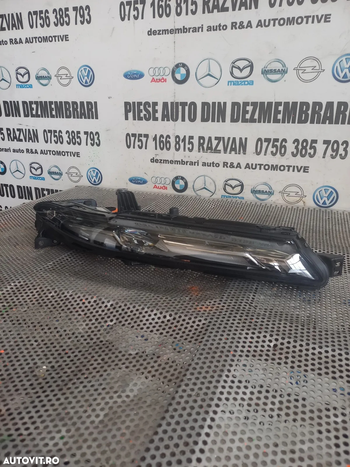 Far Dreapta Swarowsky Bmw Seria 7 An 2022-2023-2024 Original Impecabil Cod 5A9CFB4 - 2