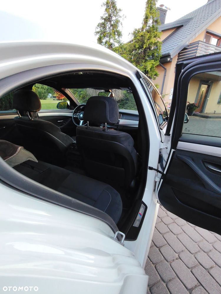 BMW Seria 5 528i xDrive - 14