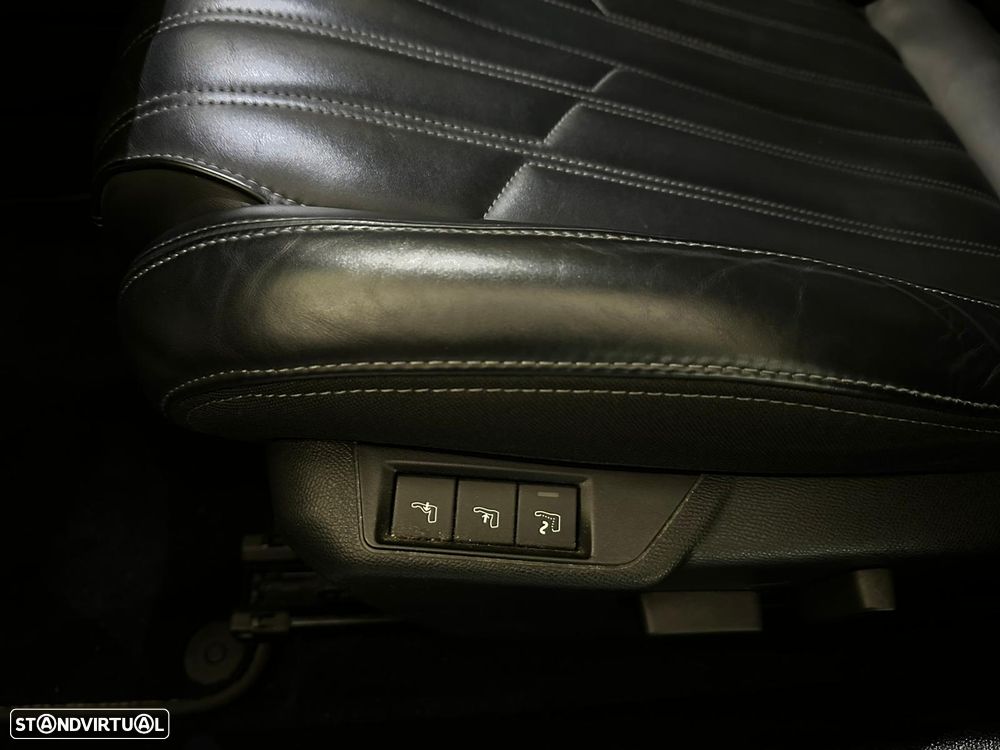 Peugeot 2008 PureTech 130 EAT8 GT Pack - 16