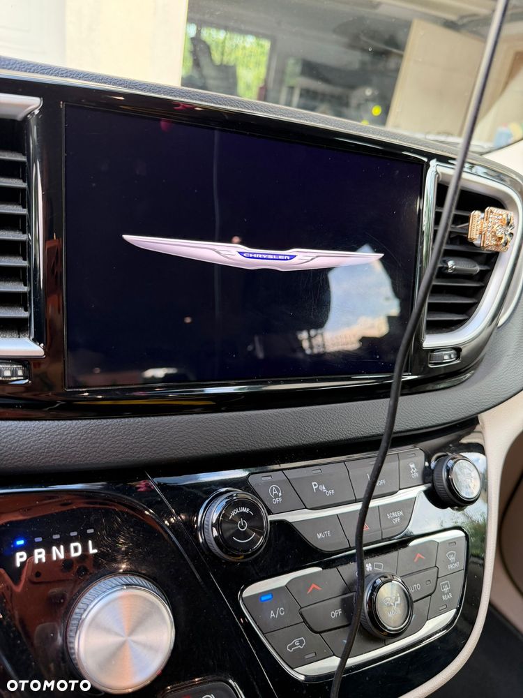 Chrysler Pacifica - 15