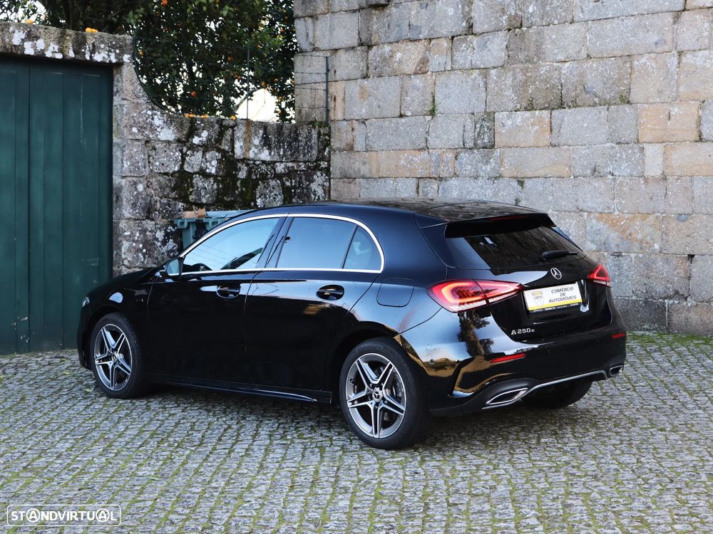 Mercedes-Benz A 250 e AMG Line - 2