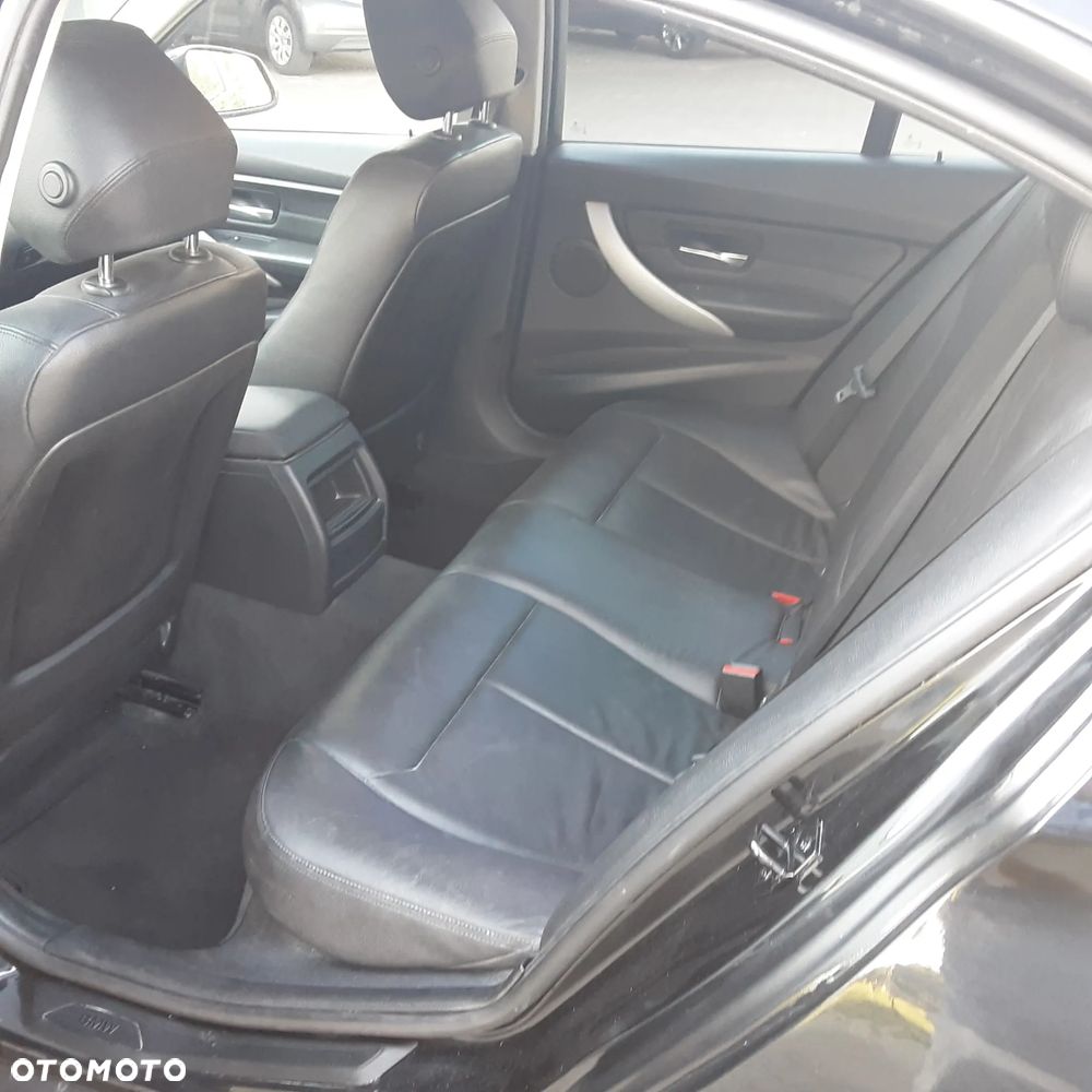 BMW Seria 3 316i - 24