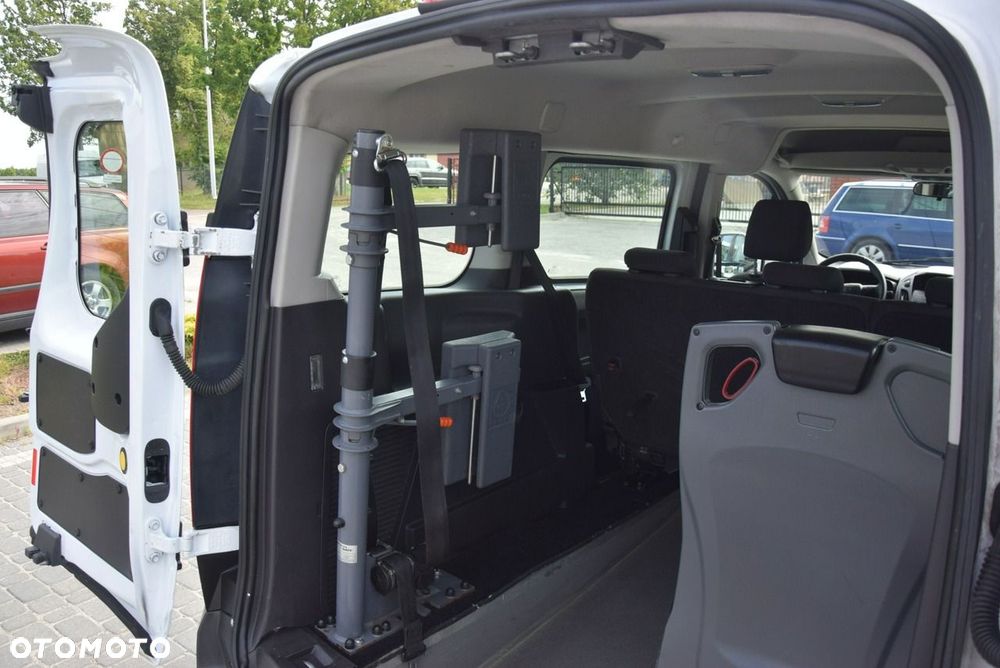 Ford Tourneo Connect Grand - 20